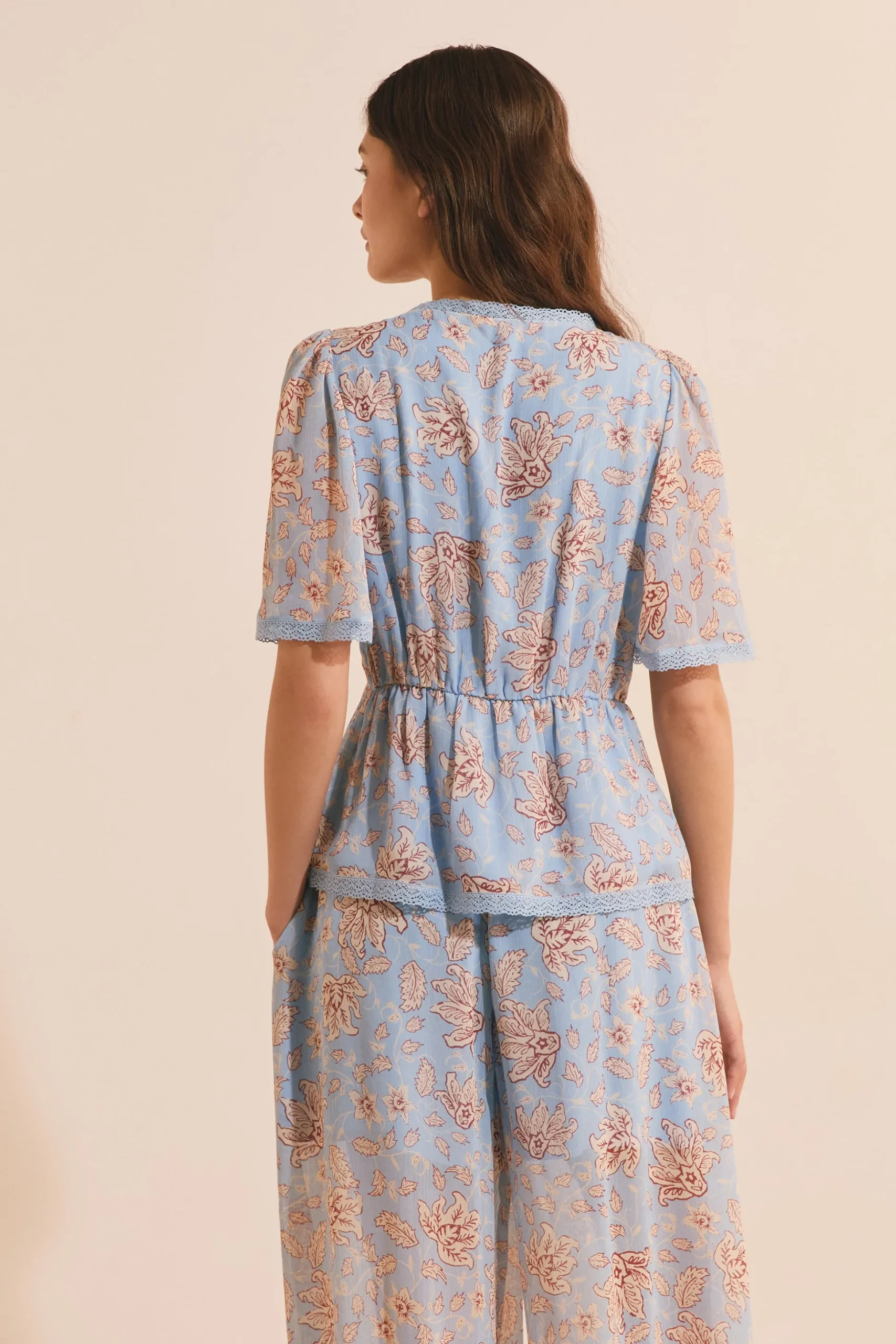 Blouse col v à motifs