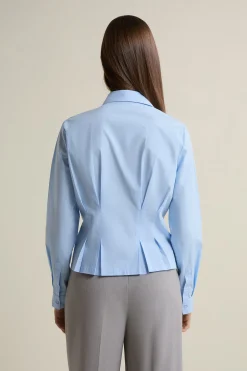 Chemise cintrée à plis plats