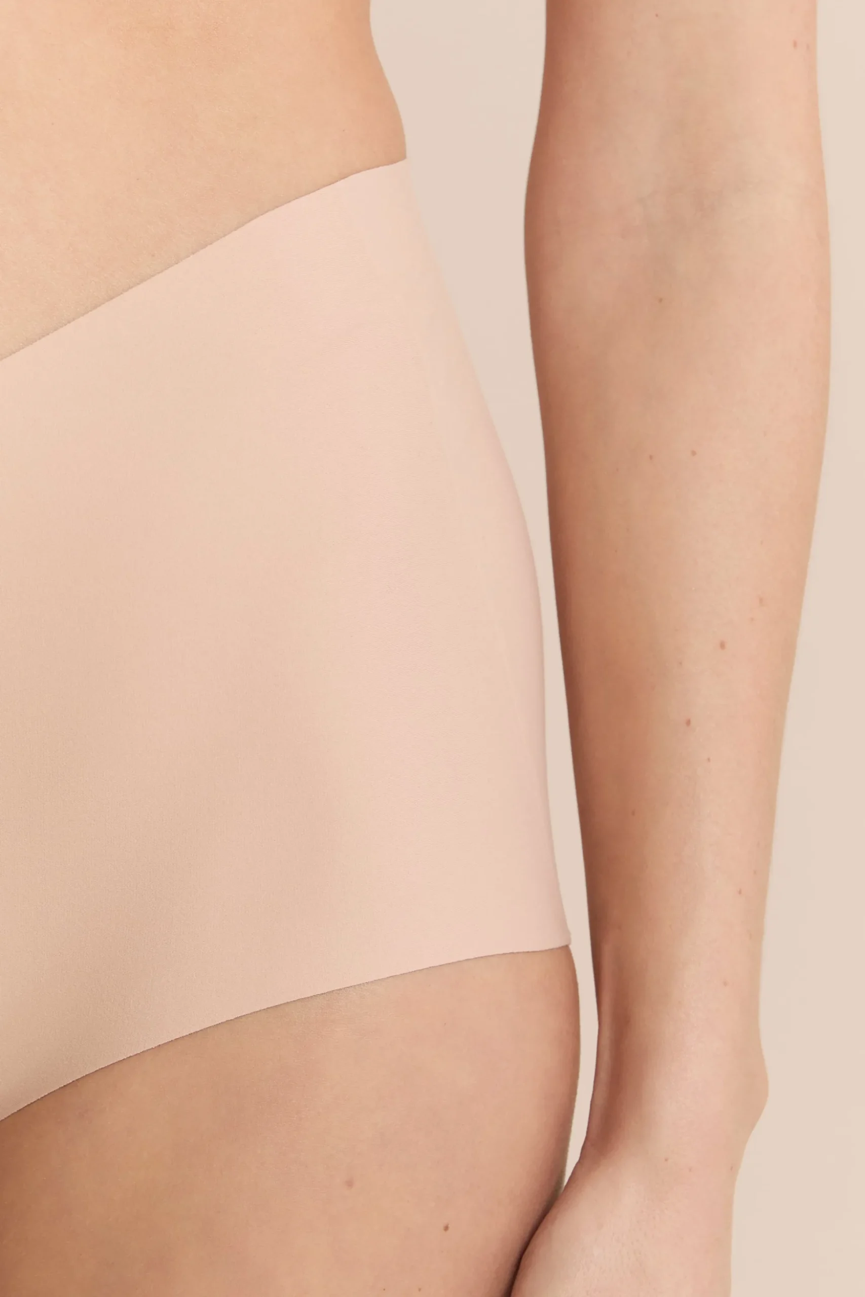 Culotte taille midi en microfibre effet push-up