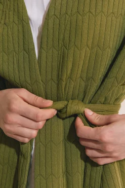 Gilet sans manches ceinturé