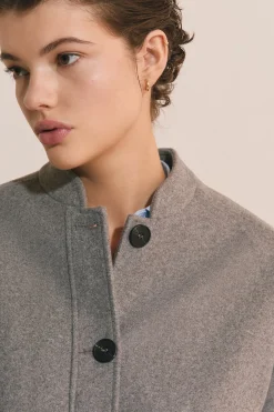 Manteau court boutonné