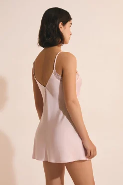 Nuisette courte satinée