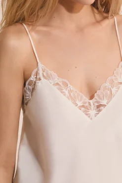 Nuisette de pyjama satinée avec détail en dentelle