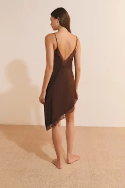 Nuisette longue asymétrique avec détails dentelle