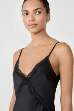 Nuisette longue satinée détails dentelle