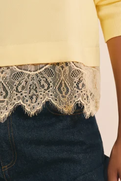 Pull avec coton et détails dentelle