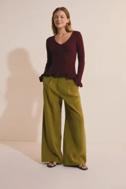 Pull col V avec détails manches