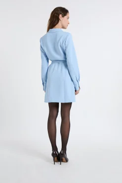 Robe courte ceinturée avec col chemise