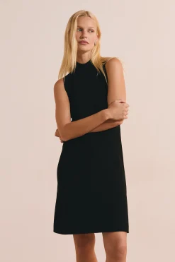 Robe courte à col cheminée