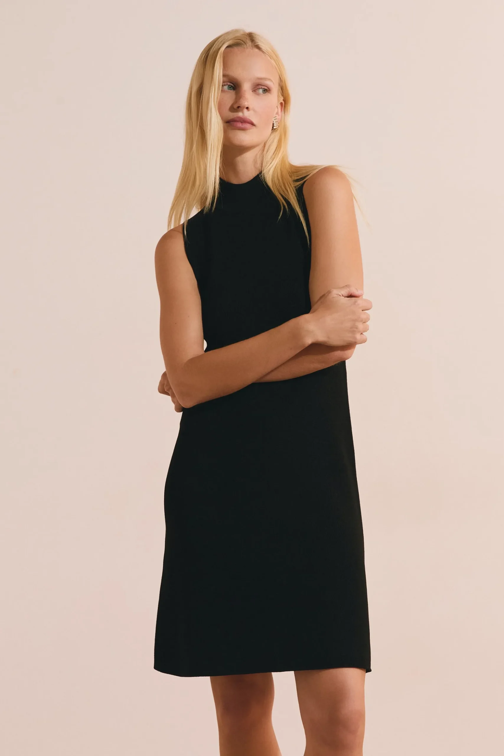 Robe courte à col cheminée