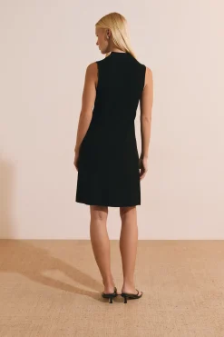 Robe courte à col cheminée