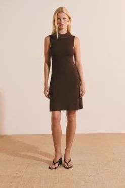 Robe courte à col cheminée