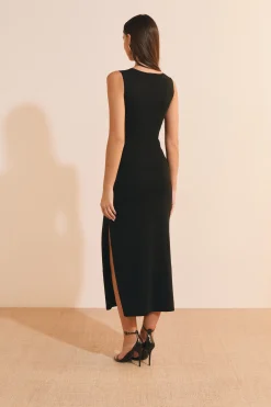Robe longue ceinturée avec fente sur le côté