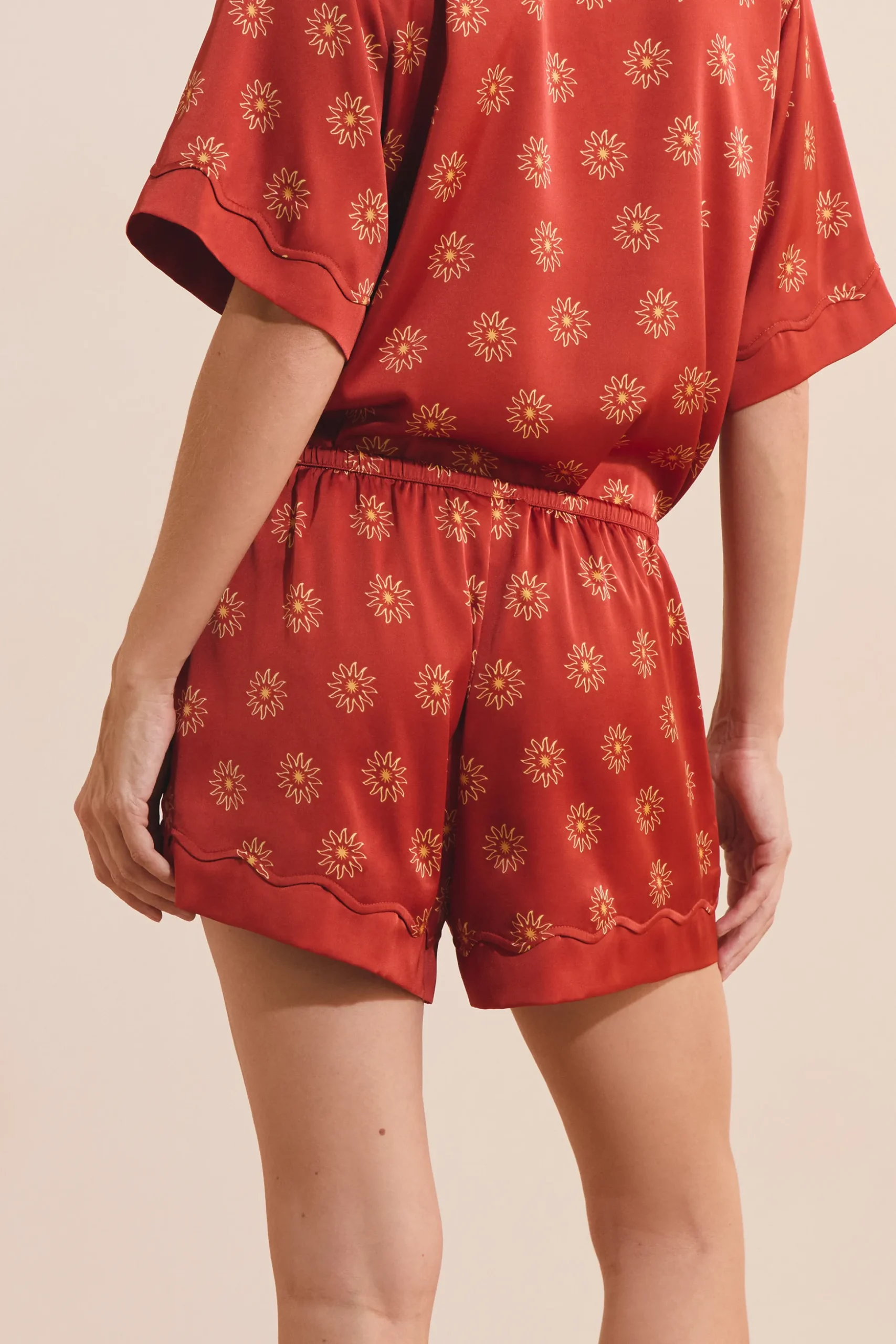 Short de pyjama à motifs fleurs satiné