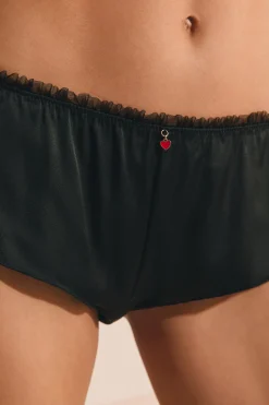 Shorty satiné avec charm