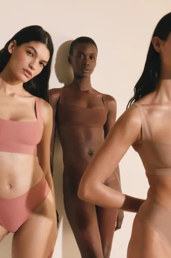 Soutien-gorge brassière en microfibre avec pads amovibles