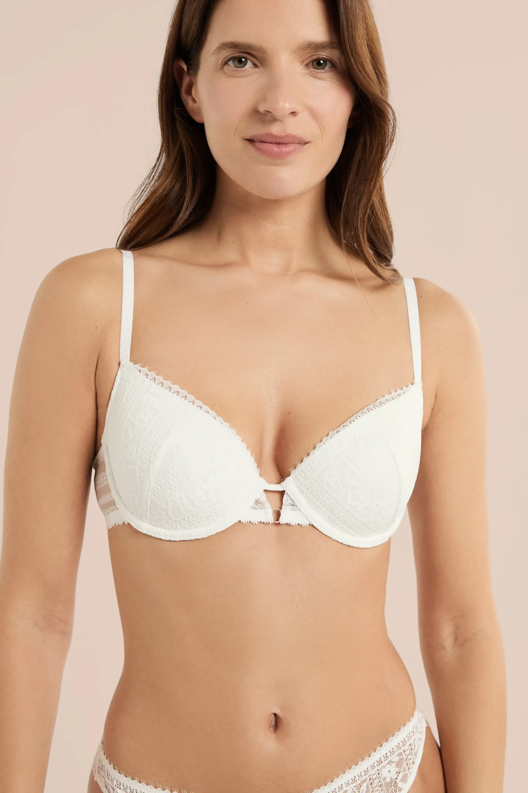 Soutien-gorge N.4 - Le coques fines en dentelle sans teinture