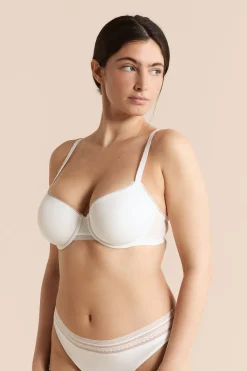 Soutien-gorge N.4 - Le coques fines en microfibre avec détails en dentelle