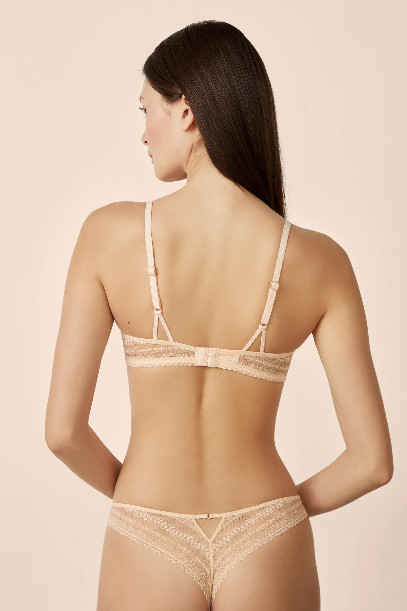Soutien-gorge N.4 - Le coques fines en dentelle