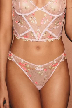 String en broderie