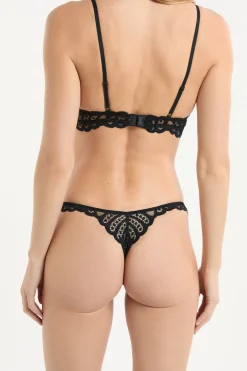 String en dentelle