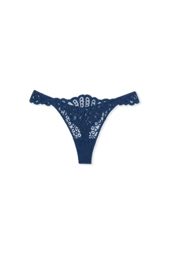 String en dentelle