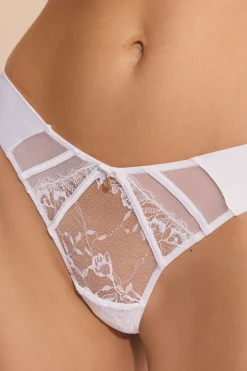 String en dentelle et satin