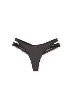 String satiné avec charm