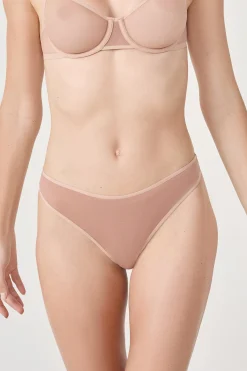 String transparent en tulle