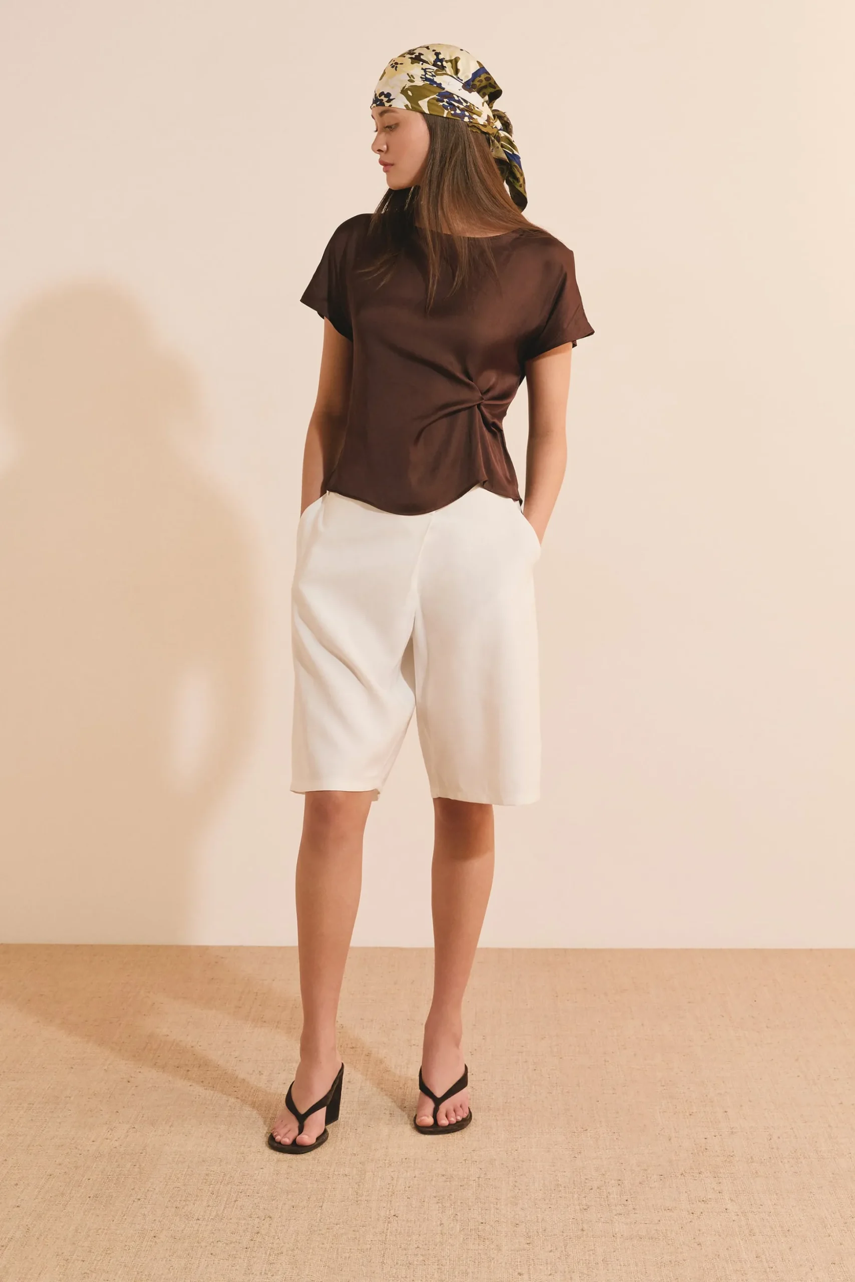 T-shirt drapé avec nœud satiné